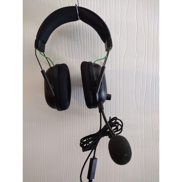 Razer BlackShark V2 Over the Ear Gaming Headset in Perfect Condition. - Picture 2 of 7